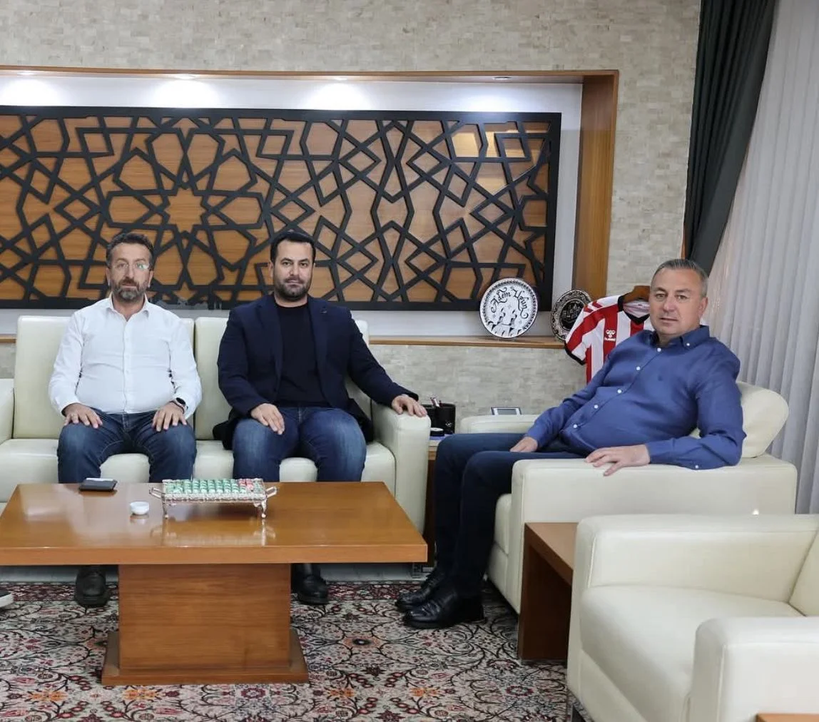 sn. Tarık ÇAKIR, Sivas Belediye Başkanı sn. dr. Adem UZUN'u ziyaret ettiler