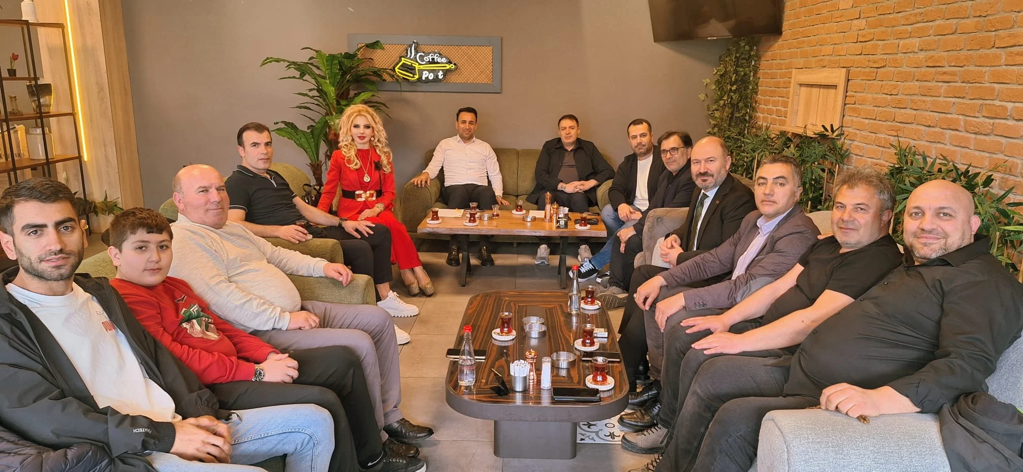 DERNEK BAŞKANIMIZ SN. TARIK ÇAKIR İSTANBUL'DA İLBEYLİ DERNEK YÖNETİMİ İLE KAHVALTIDA BULUŞTU